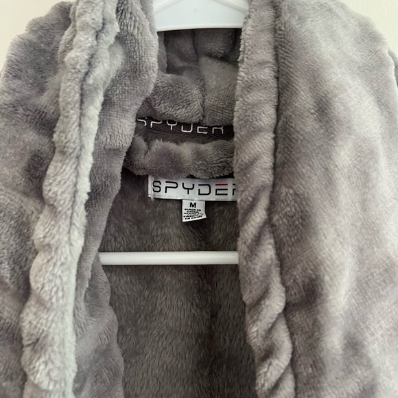 Spyder Robe - Picture 2 of 5